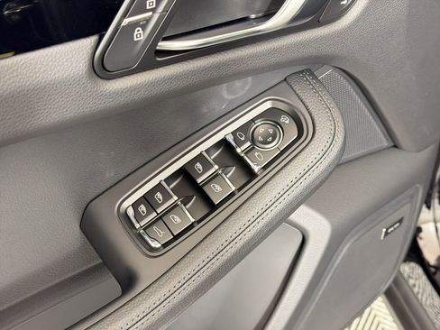 New 2026 Porsche Macan image 23