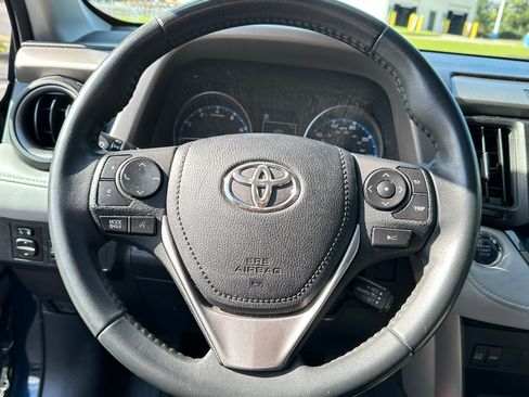 Used 2017 Toyota RAV4 XLE FWD image 6