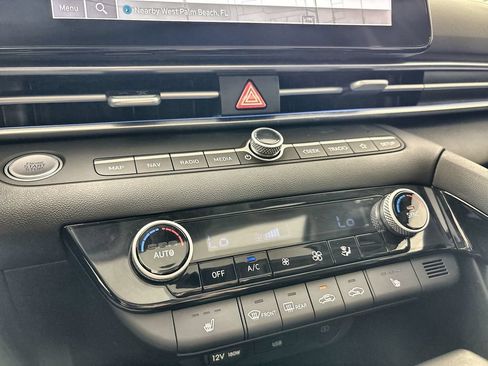 Certified 2025 Hyundai Elantra SEL FWD image 17