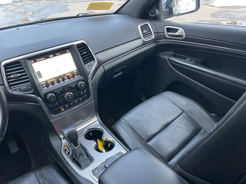 Used 2018 Jeep Grand Cherokee Limited image 24
