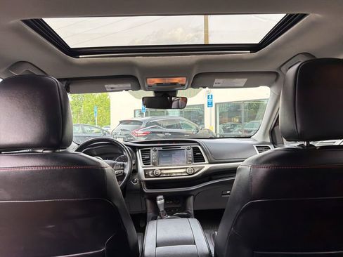 Used 2019 Toyota Highlander SE AWD/4WD image 22