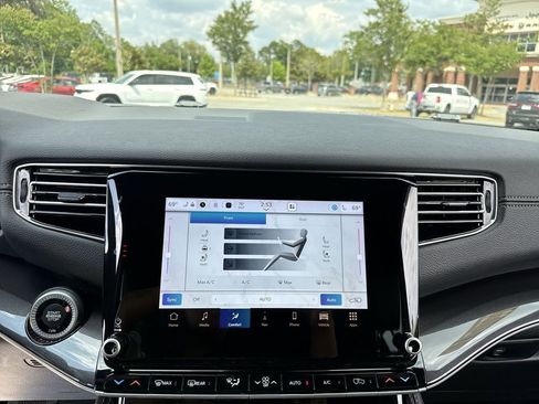 Used 2023 Jeep Wagoneer 2WD w/ Premium Group I image 21