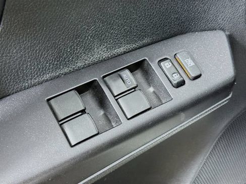 Used 2018 Toyota RAV4 XLE AWD/4WD image 16