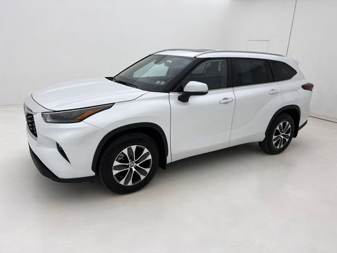 Used 2026 Toyota Highlander XLE image 5