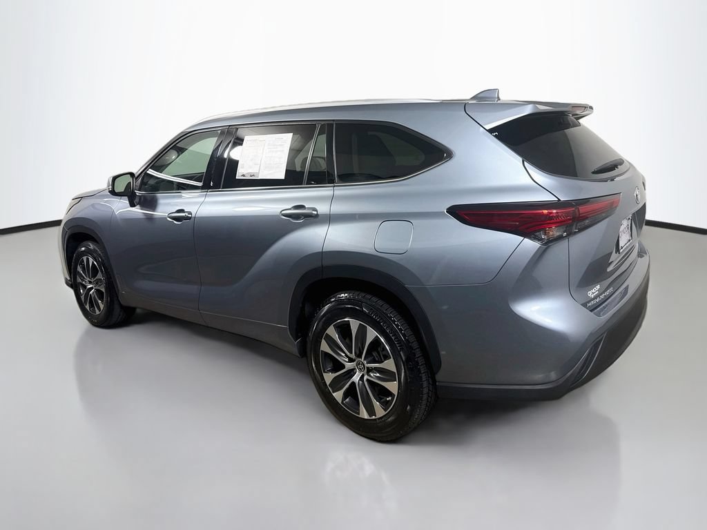 Used 2022 Toyota Highlander XLE FWD image 5