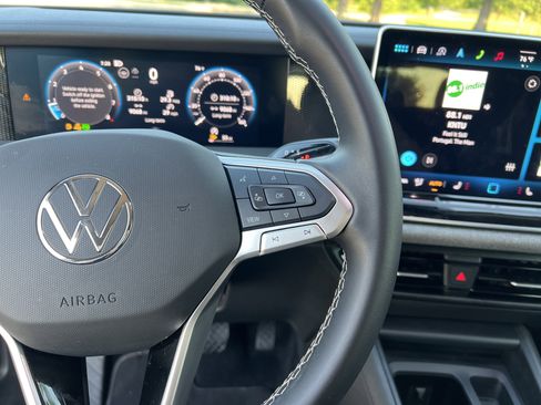 Certified 2025 Volkswagen Tiguan S FWD image 18