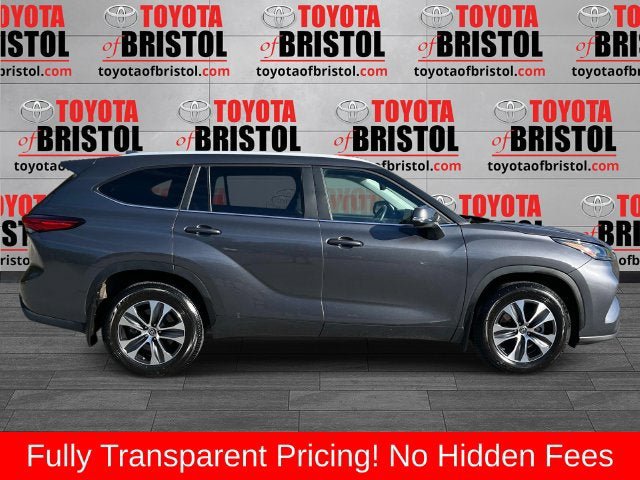 Used 2023 Toyota Highlander XLE AWD/4WD image 2