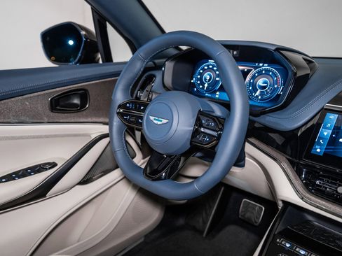 Used 2025 Aston Martin DBX 707 image 25