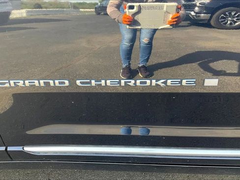 Used 2022 Jeep Grand Cherokee Summit image 4