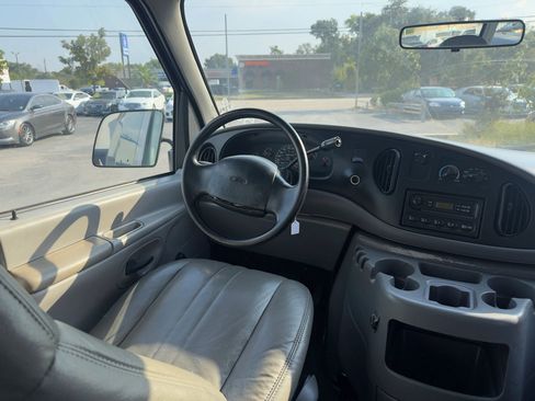 Used 2001 Ford E-150 and Econoline 150 image 12