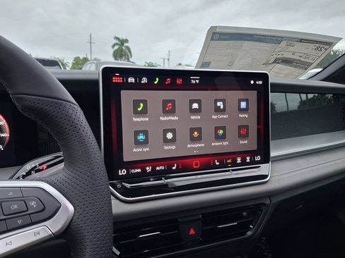 New 2026 Volkswagen Tiguan SE R-Line FWD image 8