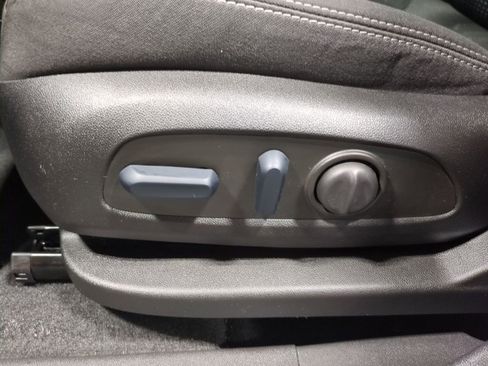 Used 2023 GMC Terrain SLE w/ Driver Convenience Package image 17