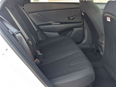 New 2025 Hyundai Elantra SEL image 29