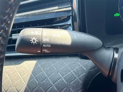 Used 2025 Toyota Camry XLE image 27