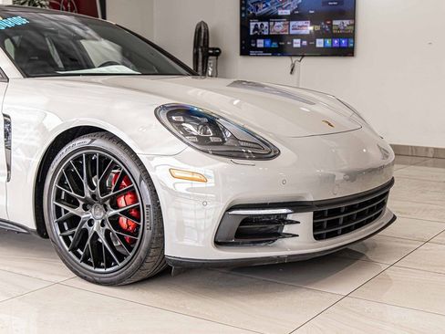 Used 2019 Porsche Panamera image 4