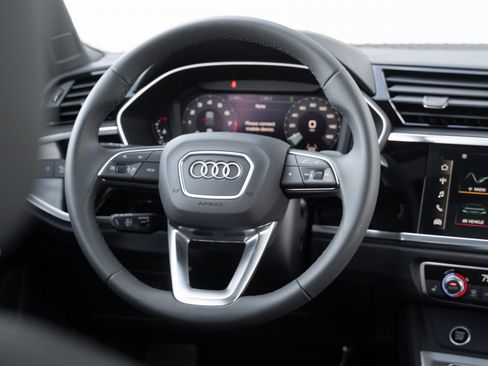 New 2025 Audi Q3 2.0T Premium image 9