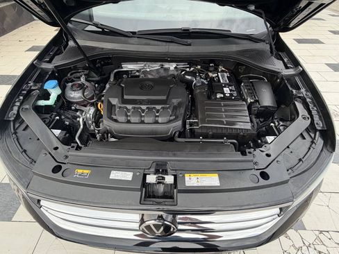 Used 2023 Volkswagen Tiguan SE FWD image 11
