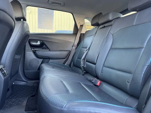 Used 2022 Kia Niro EX Premium w/ Cold Weather Package FWD image 15