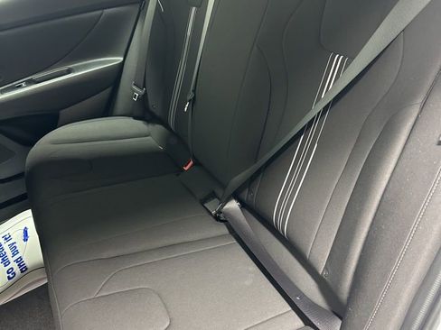 New 2025 Hyundai Elantra SEL image 18