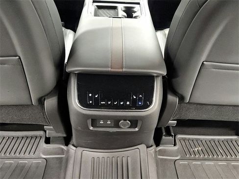 Used 2025 Nissan Armada Platinum image 33