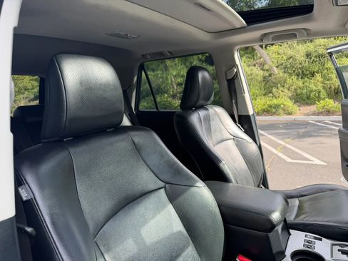 Used 2010 Toyota 4Runner Limited image 18
