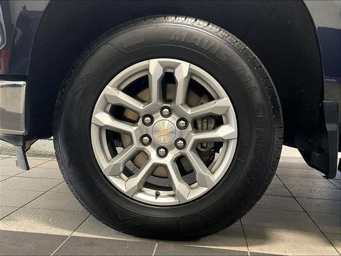 Used 2022 Chevrolet Silverado 1500 LT AWD/4WD image 6