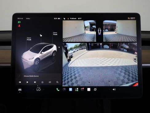 Used 2024 Tesla Model Y Long Range AWD/4WD image 35