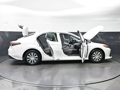 Used 2022 Toyota Camry LE FWD image 36