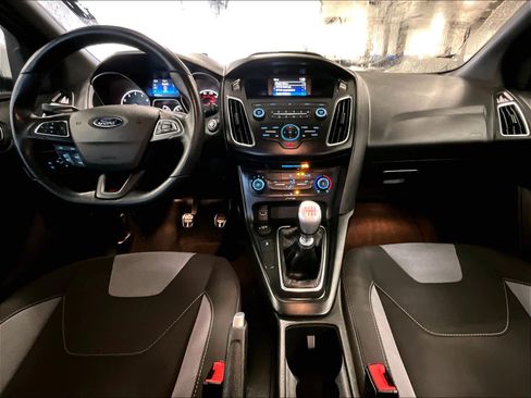 Used 2018 Ford Focus ST image 21