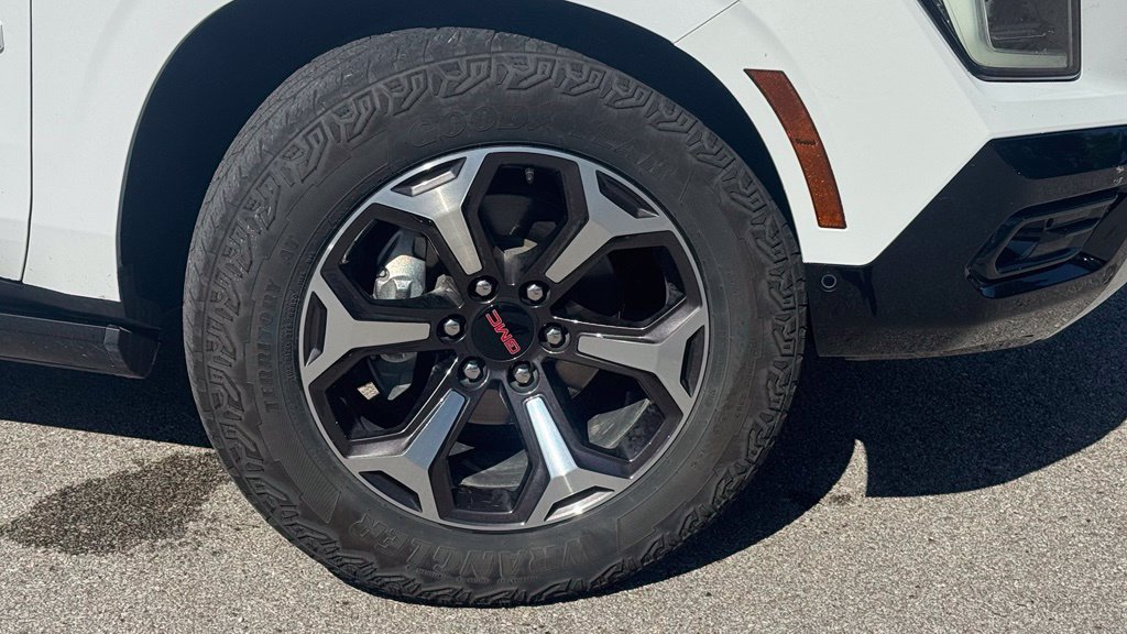 Used 2025 GMC Yukon XL AT4 Ultimate w/ LPO, Floor Liner Package AWD/4WD image 7