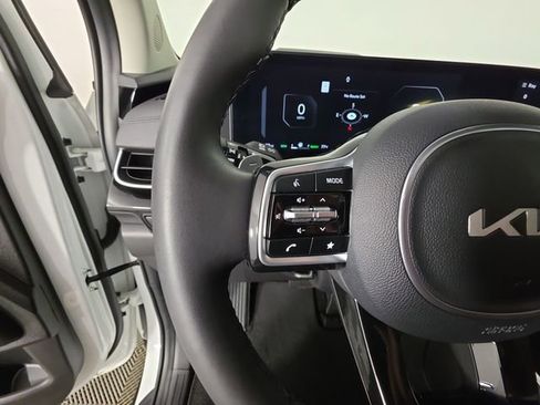 Used 2025 Kia Carnival SX Prestige FWD image 27