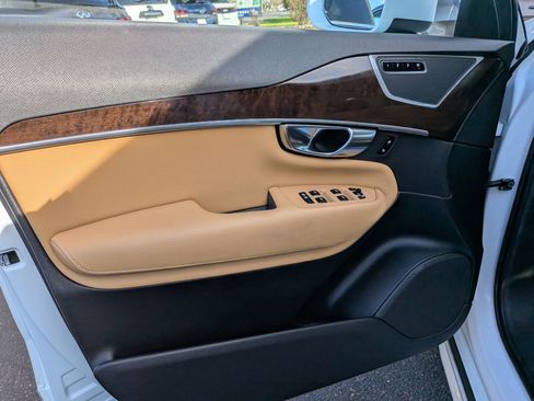 Used 2019 Volvo XC90 T6 Momentum w/ Advanced Package image 9