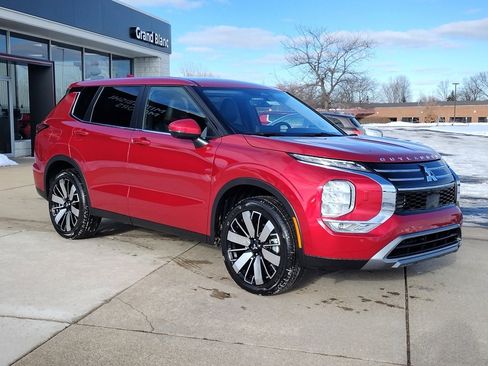 New 2026 Mitsubishi Outlander SE image 13