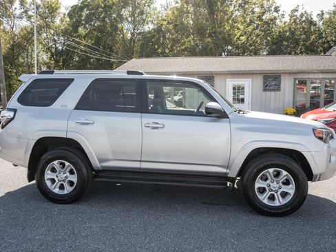 Used 2024 Toyota 4Runner SR5 image 12
