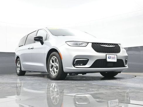 Used 2024 Chrysler Pacifica Limited FWD image 49