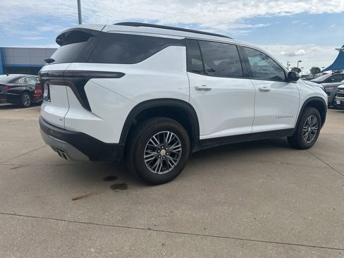 Used 2024 Chevrolet Traverse LT FWD image 7