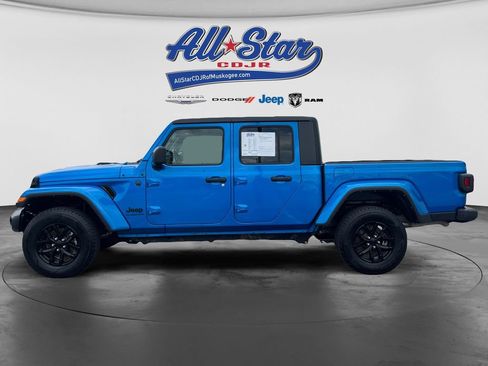 Used 2022 Jeep Gladiator Sport AWD/4WD image 4