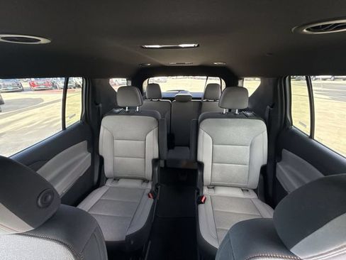 Used 2026 Chevrolet Traverse LT w/ Driver Confidence Package FWD image 36