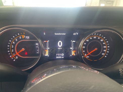 Used 2019 Jeep Wrangler Unlimited Sahara w/ Uconnect 4C Nav & Sound Group AWD/4WD image 14