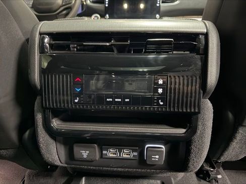 Used 2024 Jeep Wagoneer Series II image 30