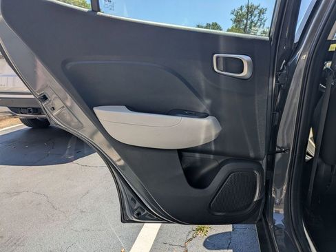 Used 2025 Hyundai Venue SEL FWD image 26