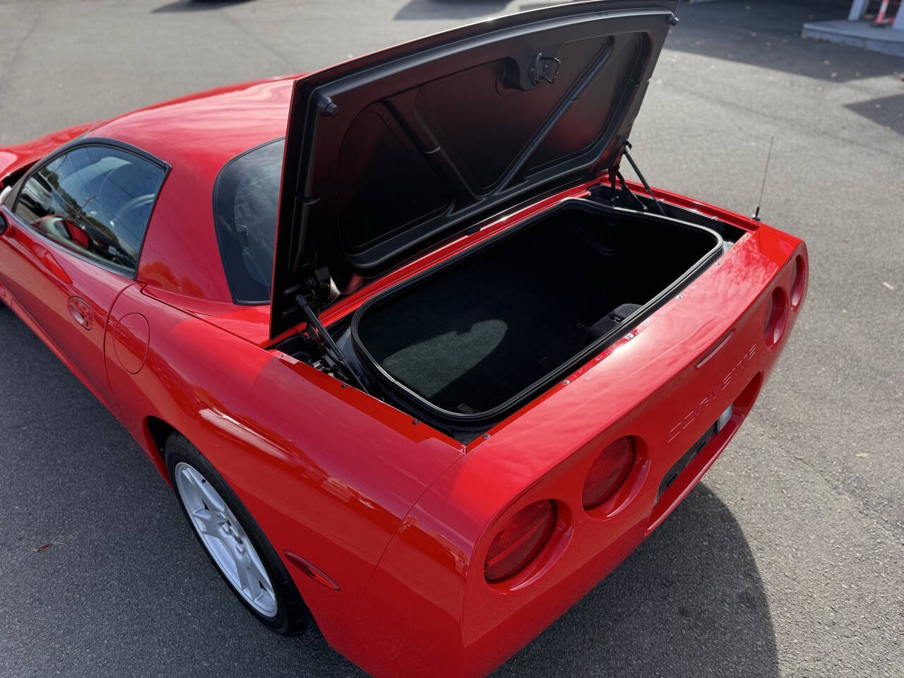 Used 1999 Chevrolet Corvette Coupe RWD image 18