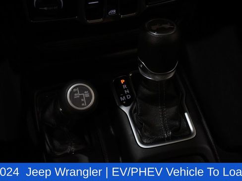 Used 2024 Jeep Wrangler Unlimited w/ Convenience Group AWD/4WD image 23