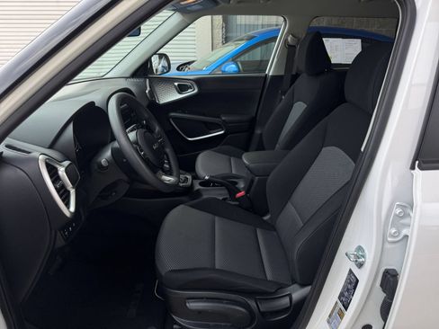 Used 2025 Kia Soul LX w/ LX Technology Package FWD image 24