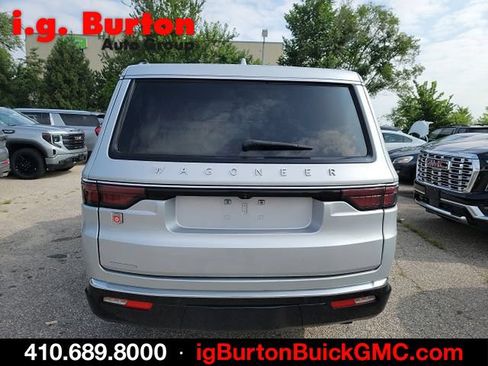 Used 2023 Jeep Wagoneer 4WD w/ Premium Group I image 5