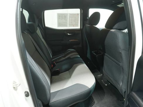 Used 2020 Toyota Tacoma TRD Off-Road w/ Technology Package AWD/4WD image 15