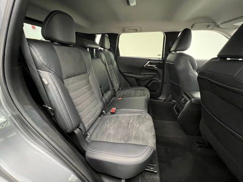 Used 2024 Mitsubishi Outlander SE image 40