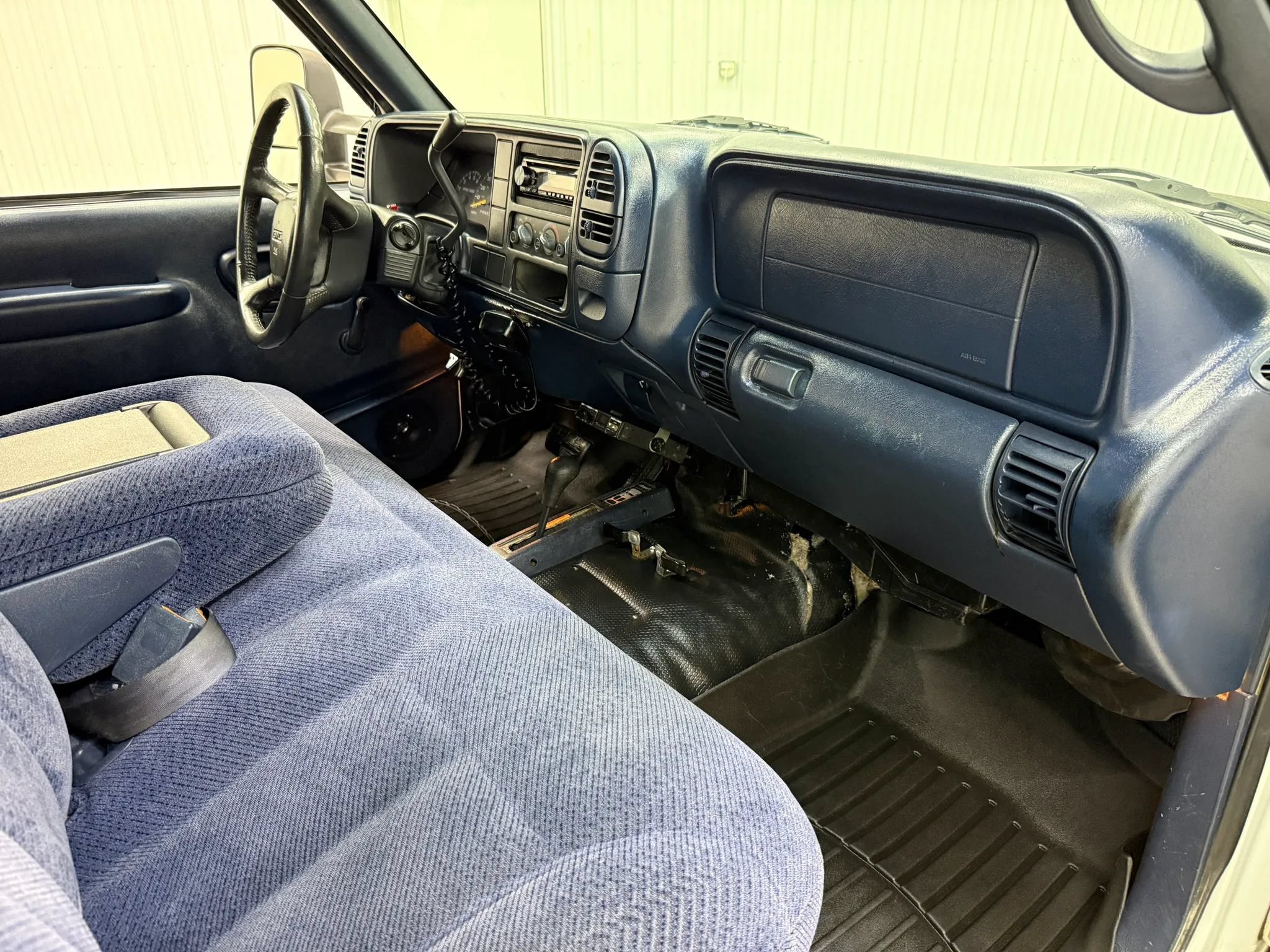 Used 1999 GMC Suburban 2500 AWD/4WD image 14