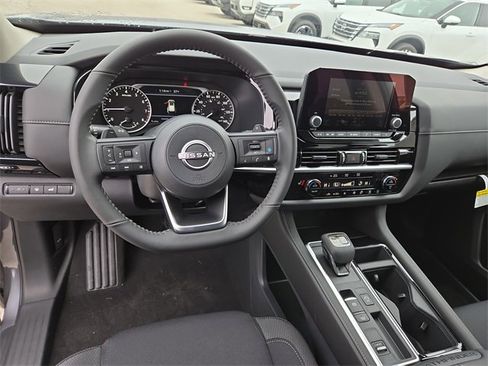 New 2025 Nissan Pathfinder SV w/ Black Appearance Package image 32