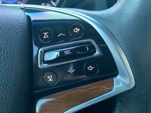 Used 2017 Cadillac Escalade ESV 4WD image 38